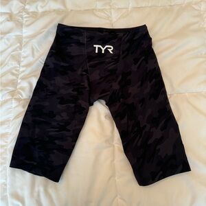 TYR Men’s Venzo Size 22